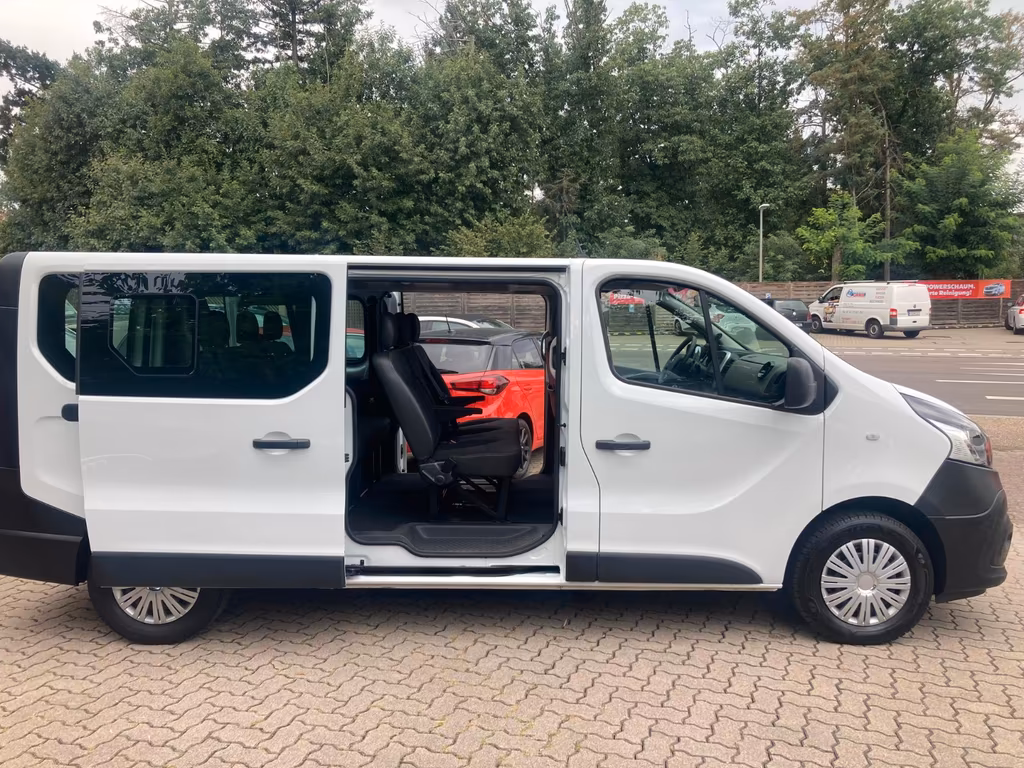 Nissan NV300