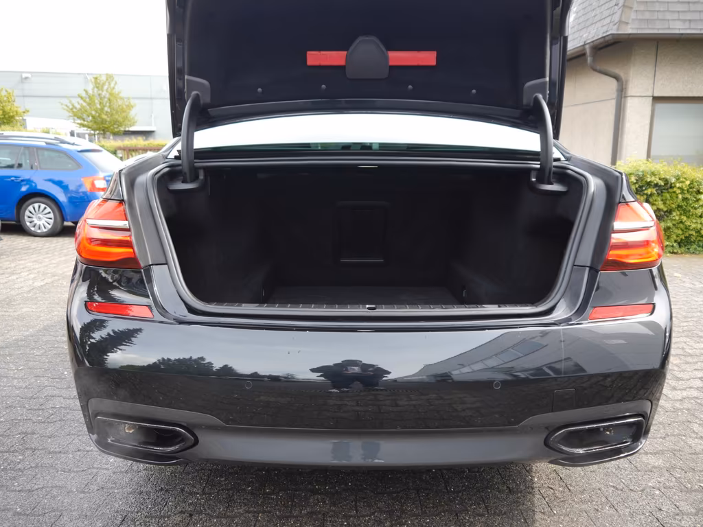 BMW 730