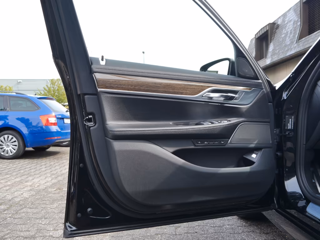 BMW 730