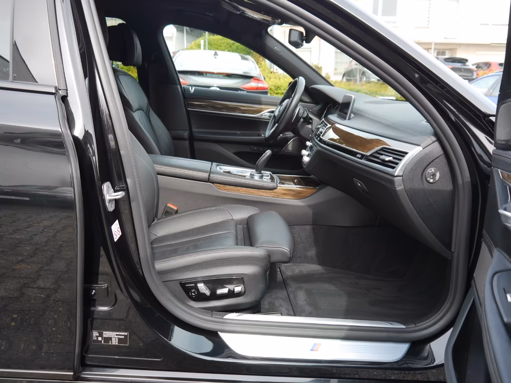 BMW 730