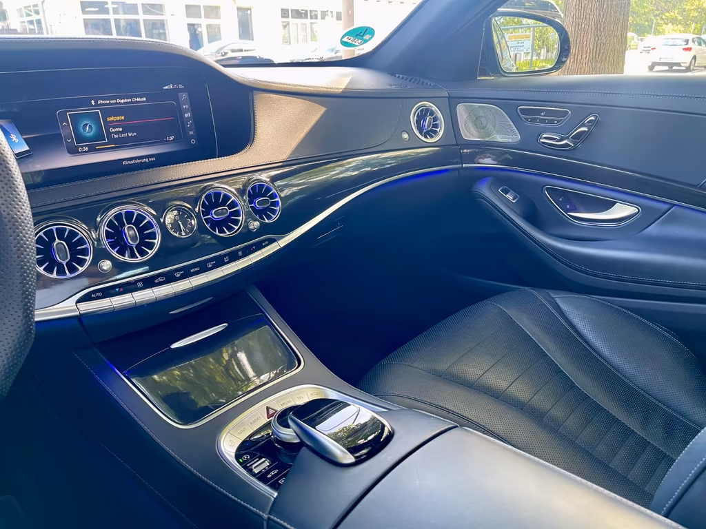 Mercedes-Benz S 560