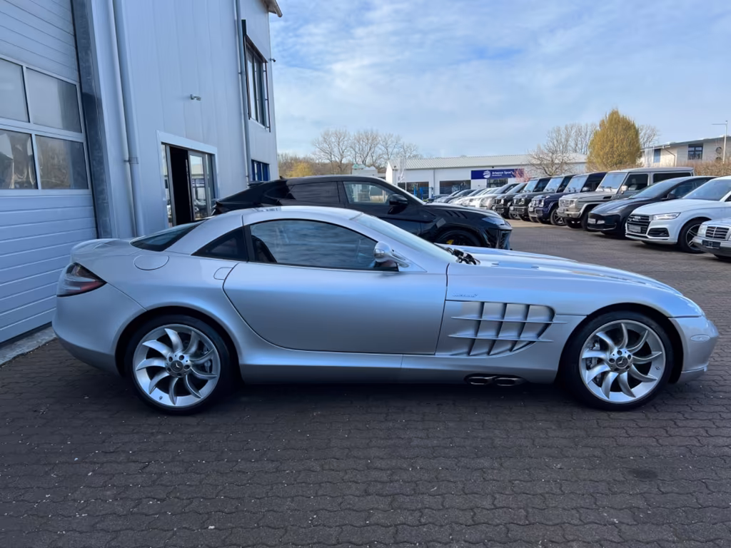 Mercedes-Benz SLR