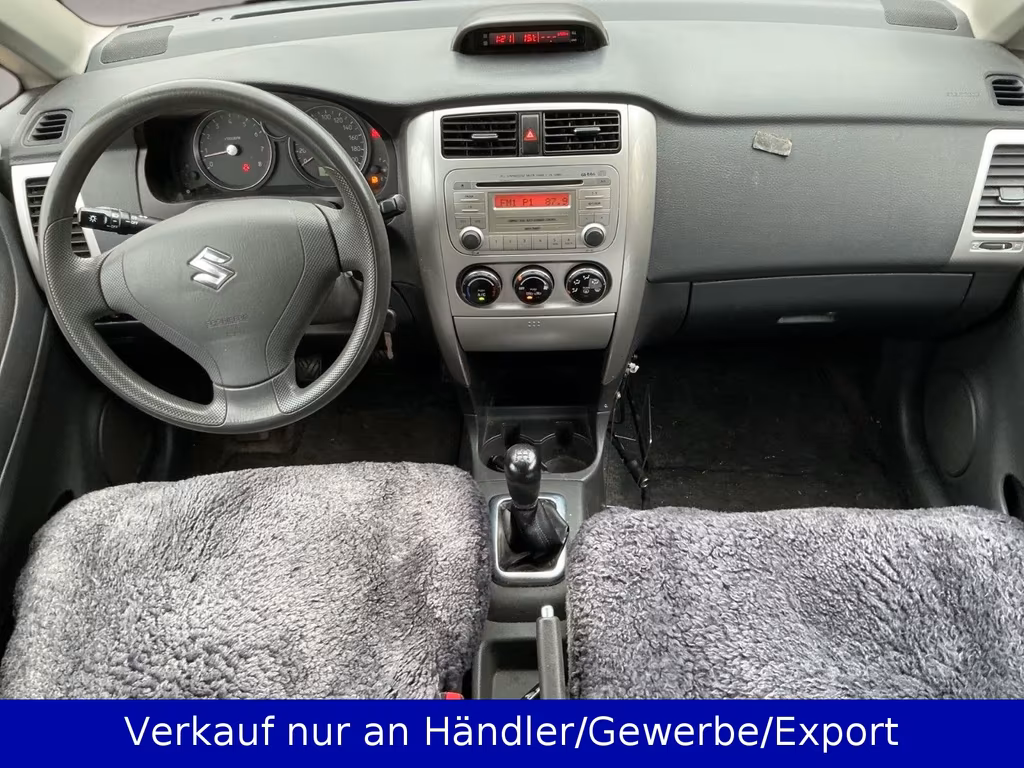 Suzuki Liana
