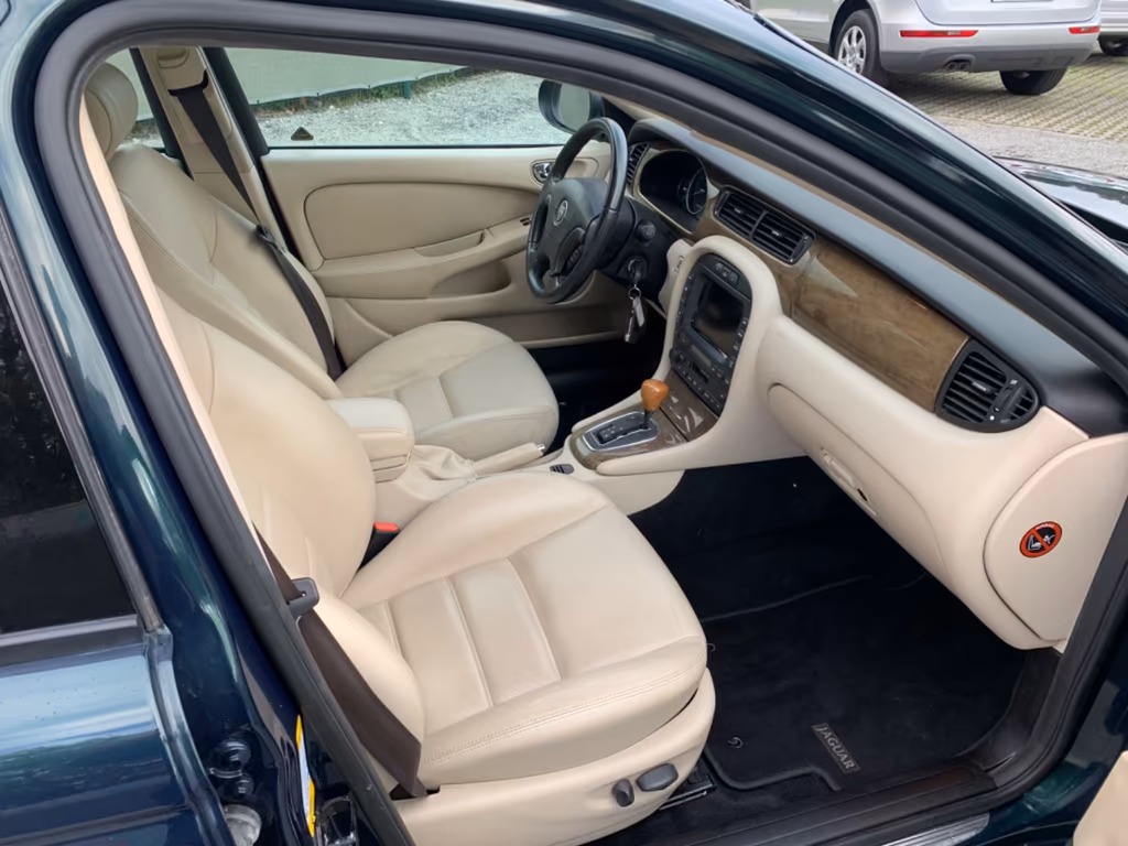 Jaguar X-Type