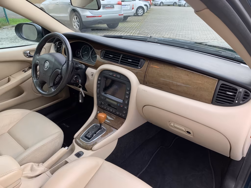 Jaguar X-Type