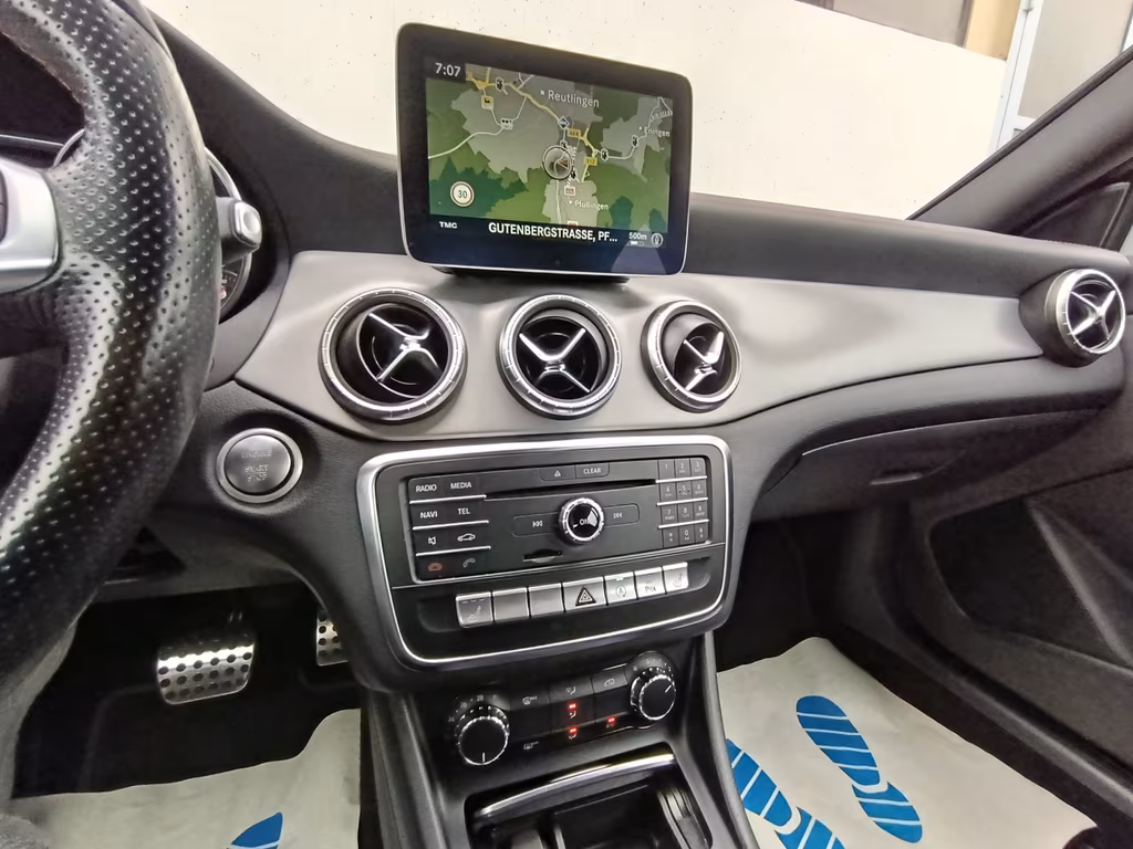 Mercedes-Benz CLA 220