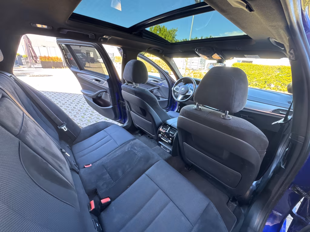 BMW M550