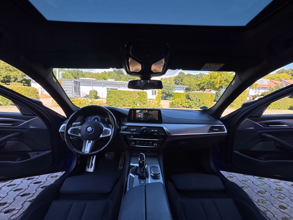 BMW M550