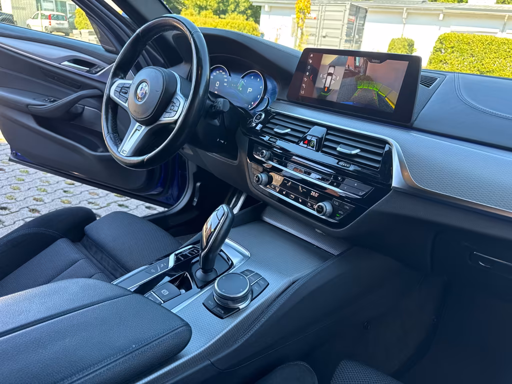 BMW M550