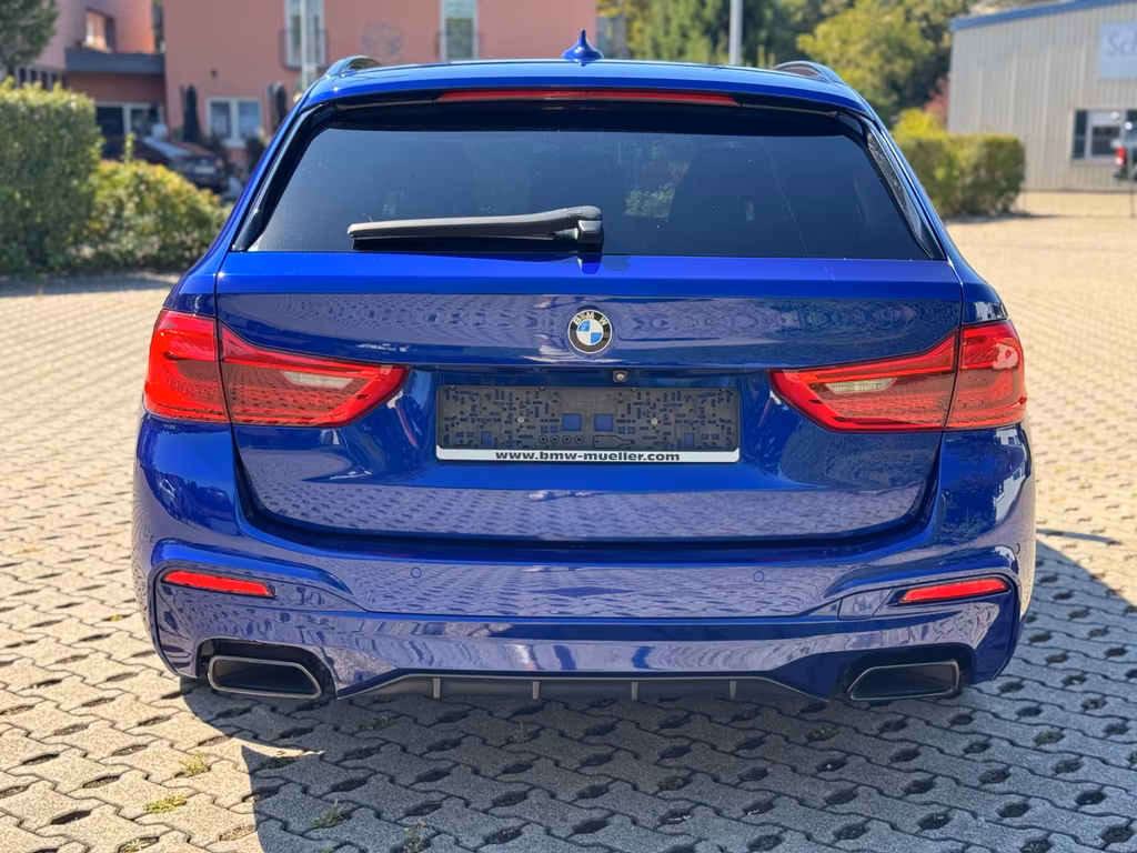 BMW M550