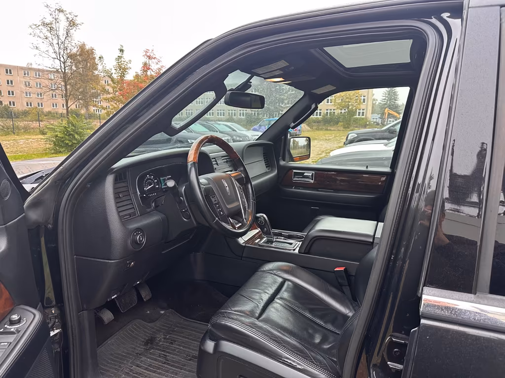 Lincoln Navigator