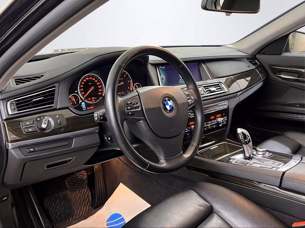 BMW 740