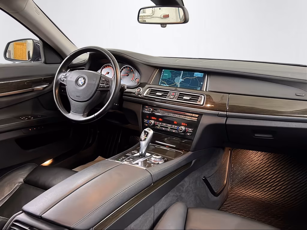 BMW 740