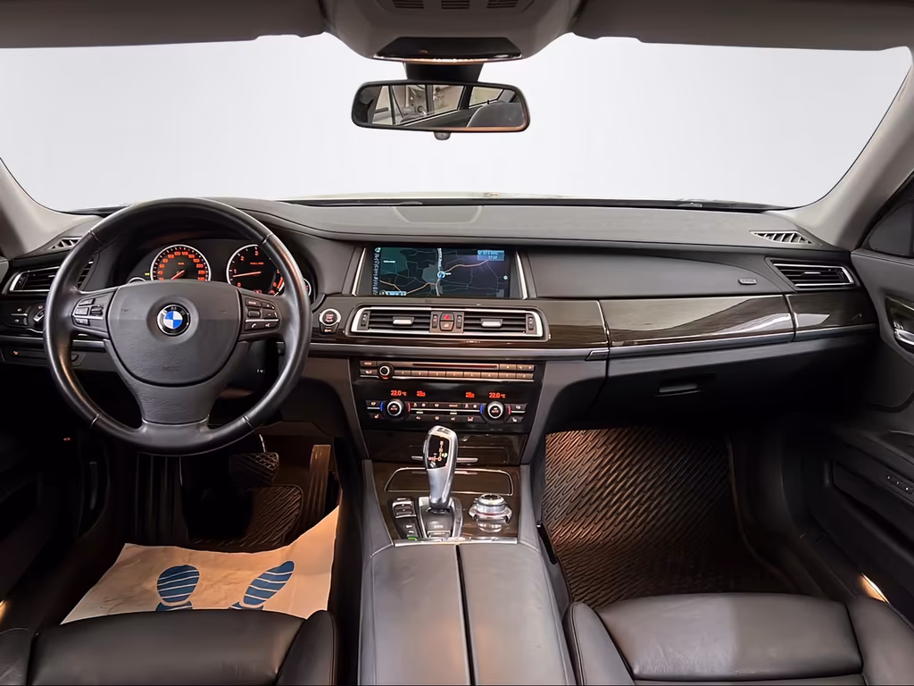 BMW 740