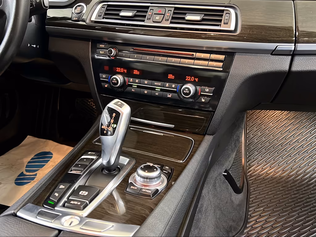 BMW 740