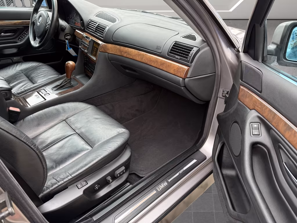 BMW 740