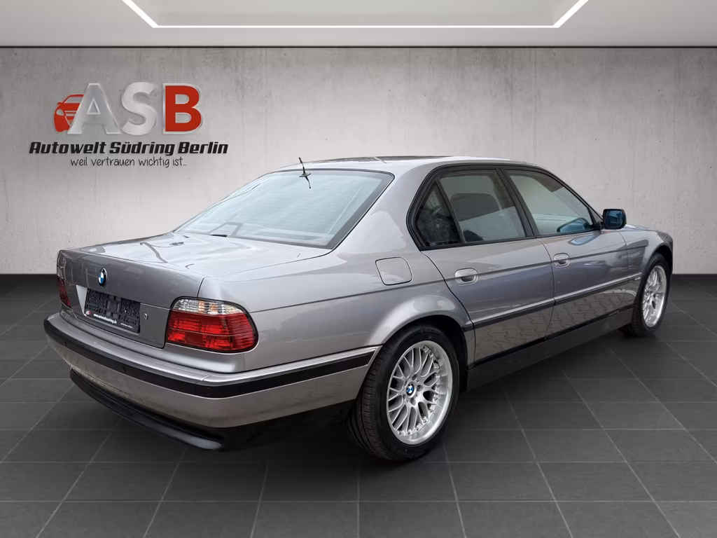 BMW 740