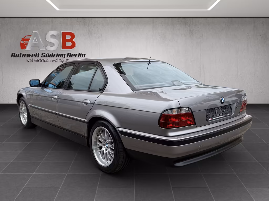 BMW 740