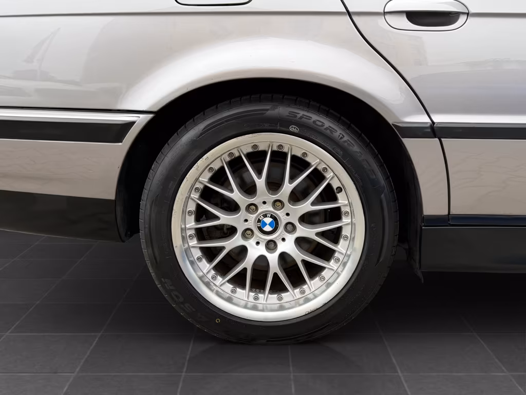 BMW 740