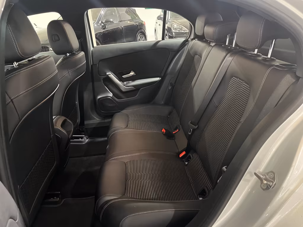 Mercedes-Benz A 220