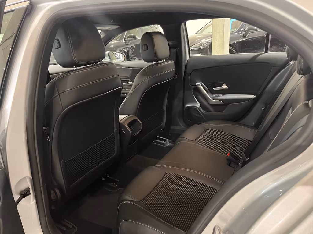 Mercedes-Benz A 220