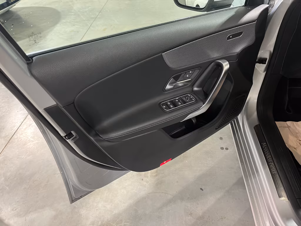 Mercedes-Benz A 220