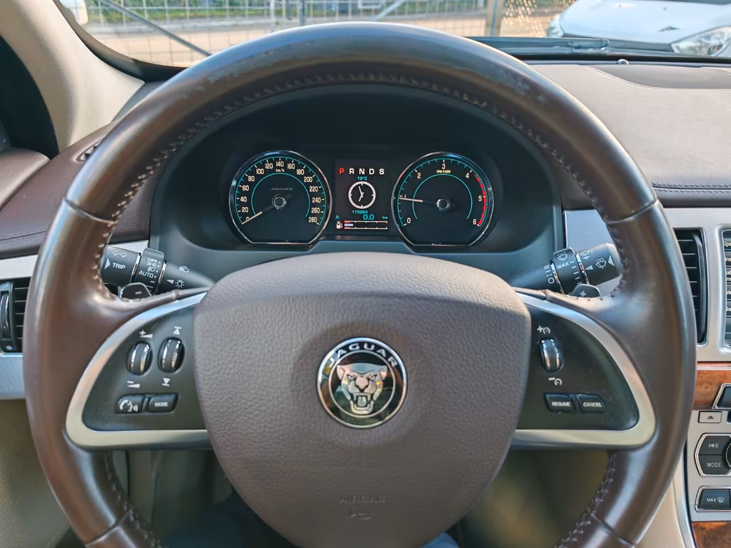 Jaguar XF