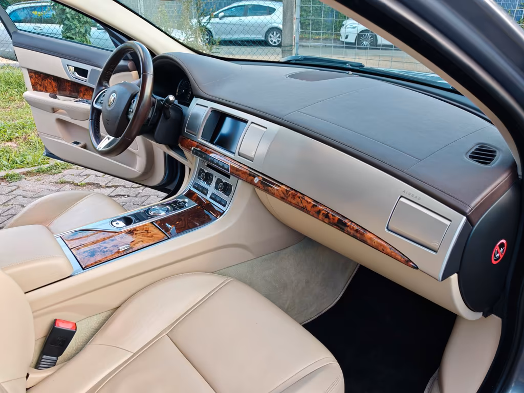 Jaguar XF