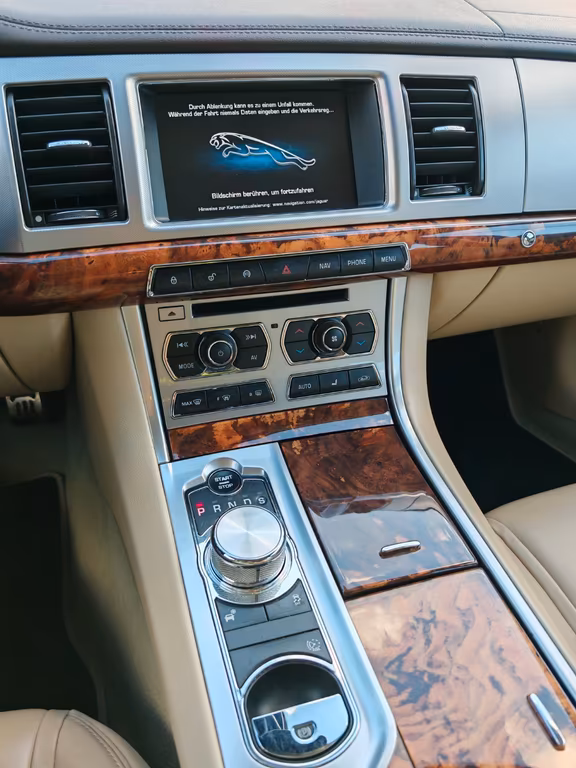 Jaguar XF