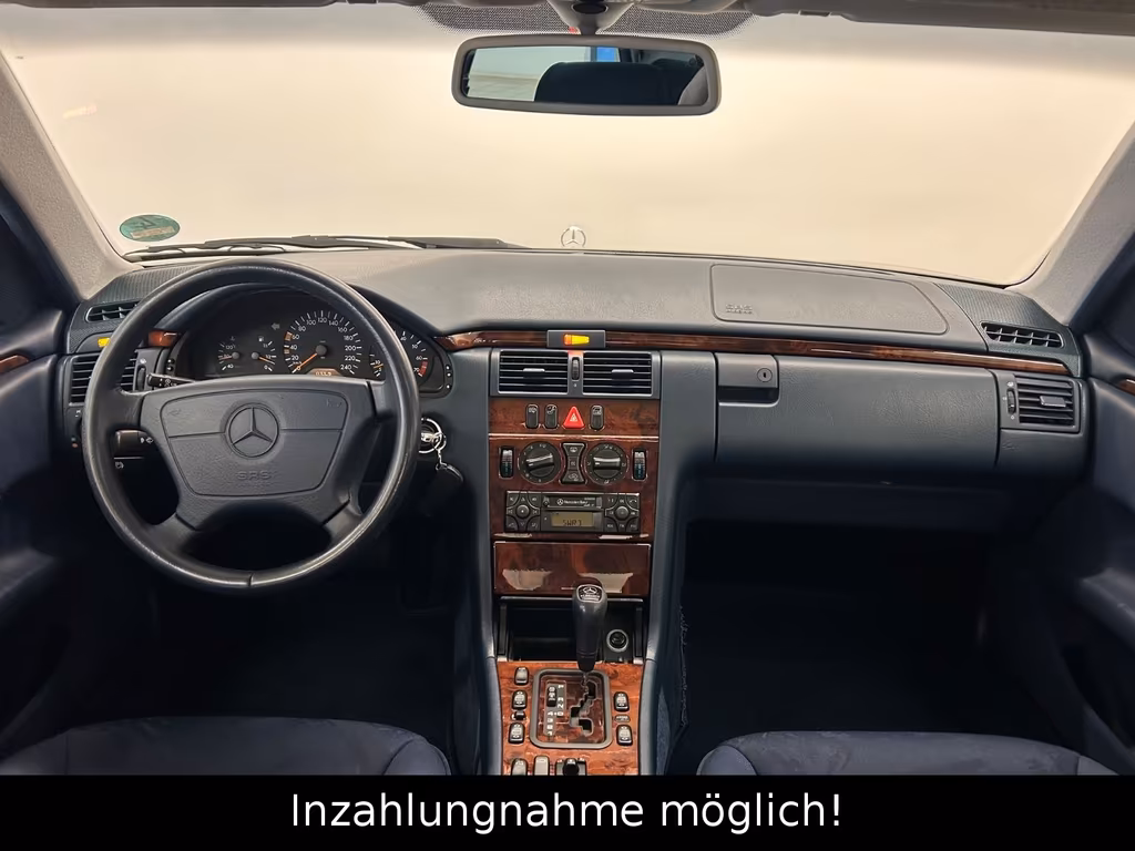 Mercedes-Benz E 240