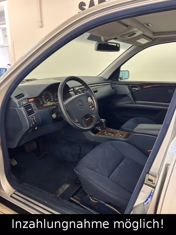 Mercedes-Benz E 240