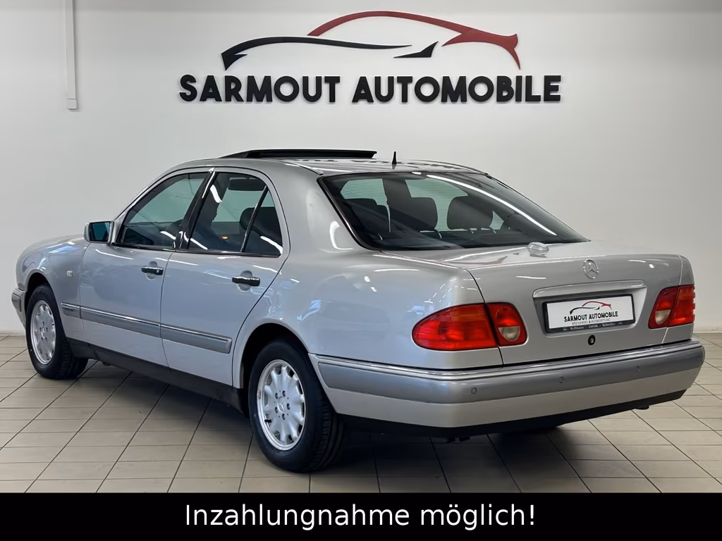 Mercedes-Benz E 240