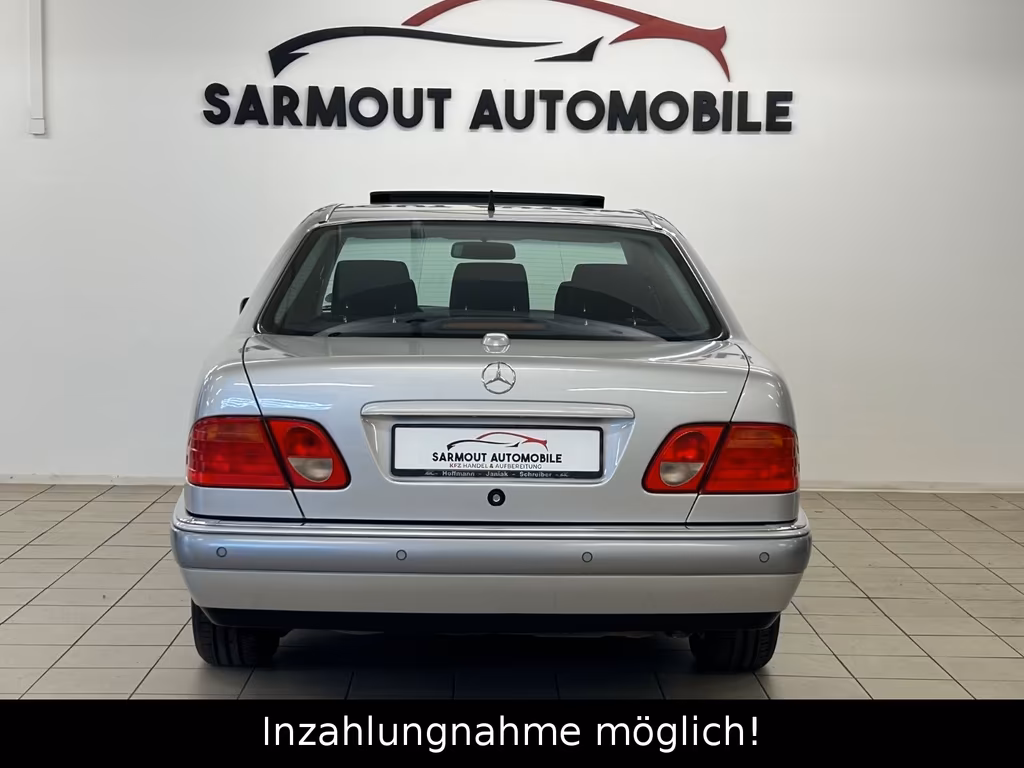 Mercedes-Benz E 240