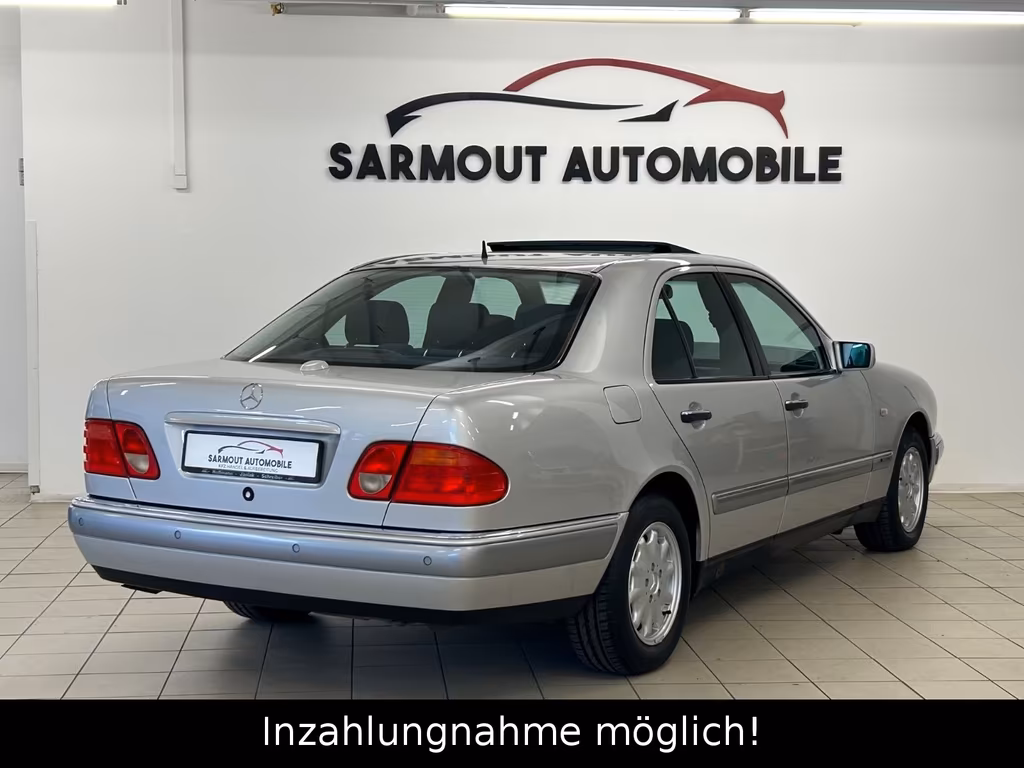 Mercedes-Benz E 240