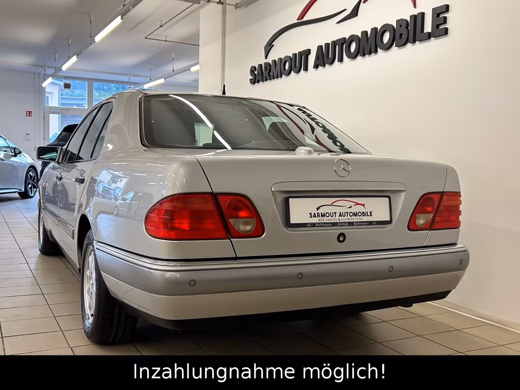 Mercedes-Benz E 240