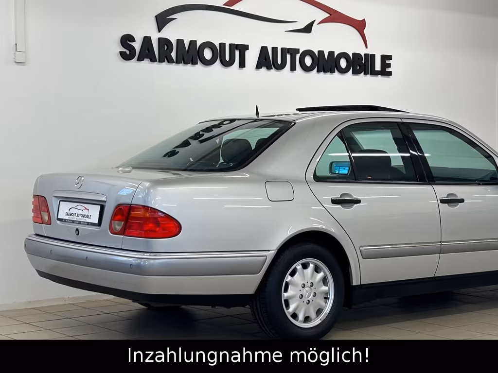 Mercedes-Benz E 240