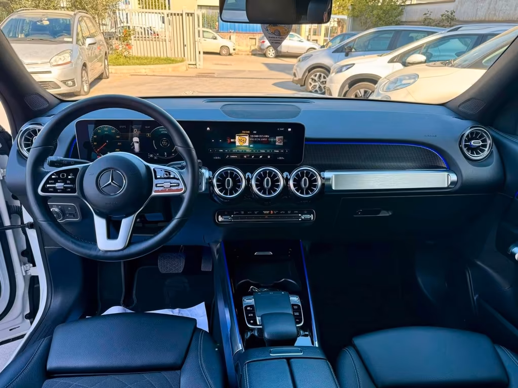 Mercedes-Benz GLB 180