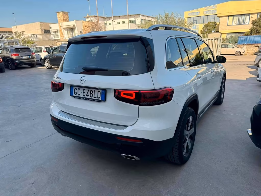 Mercedes-Benz GLB 180
