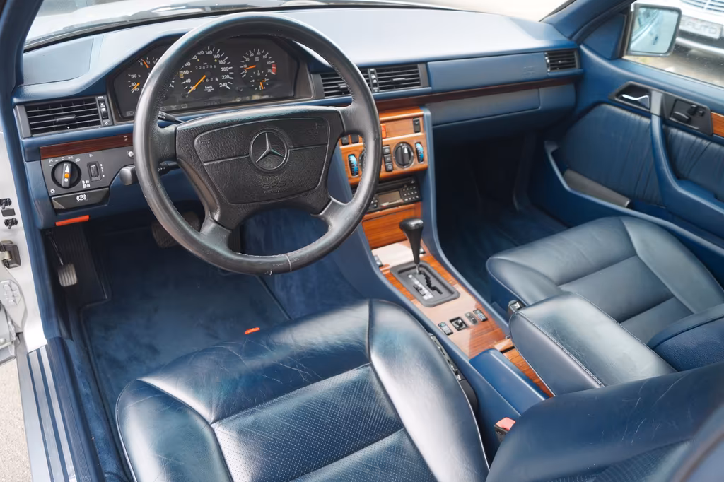 Mercedes-Benz CE 300