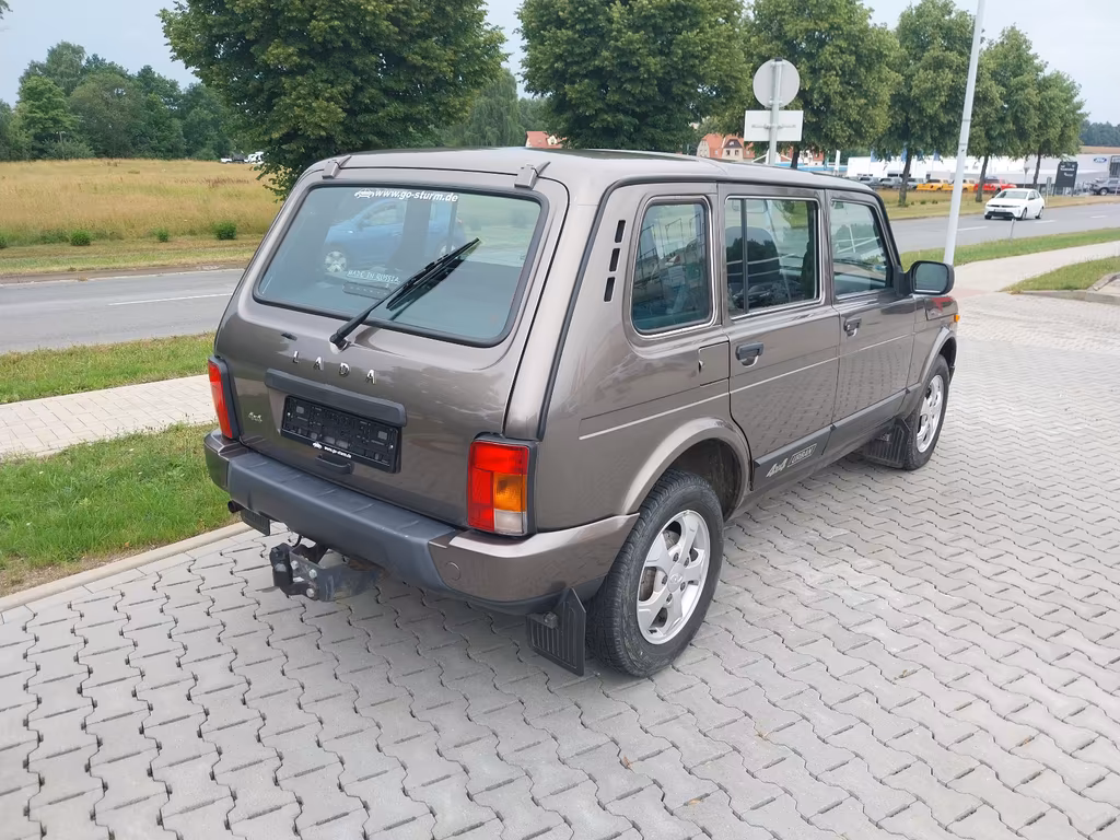 Lada Urban