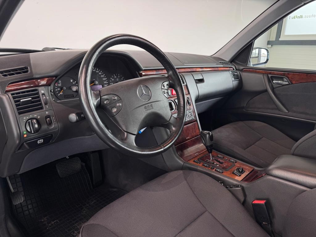 Mercedes-Benz E 280