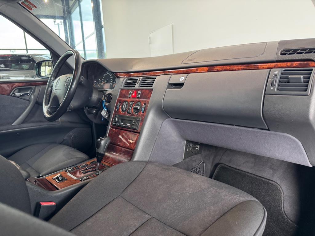 Mercedes-Benz E 280