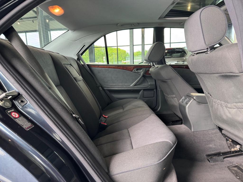 Mercedes-Benz E 280