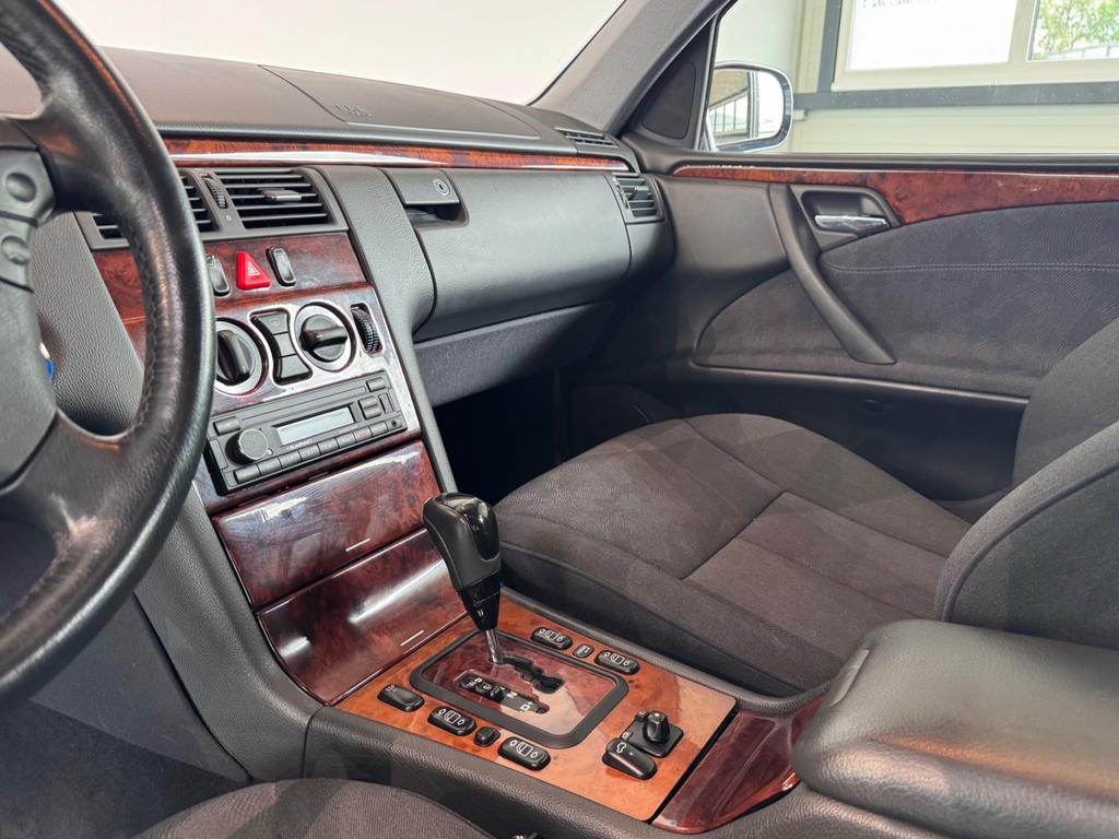 Mercedes-Benz E 280