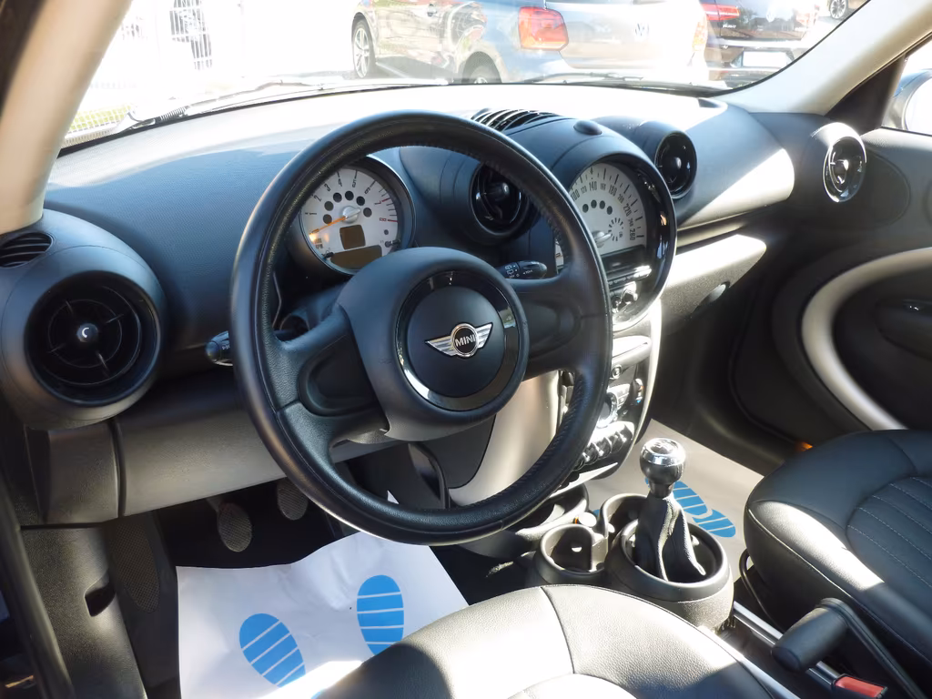 MINI One Countryman
