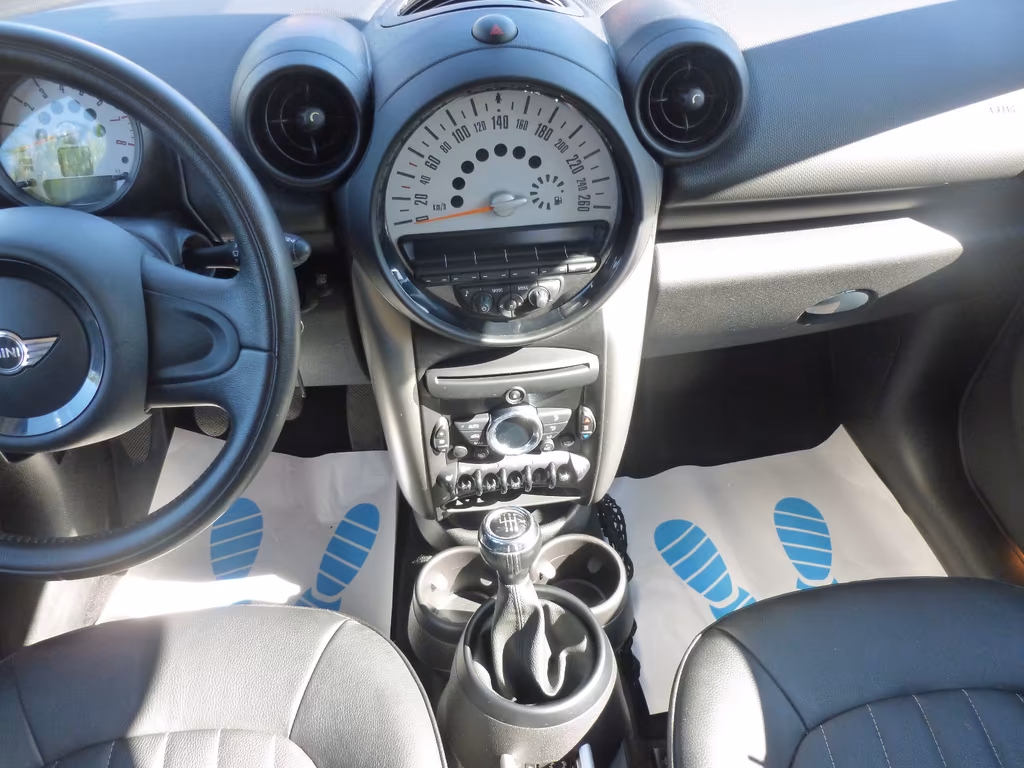 MINI One Countryman