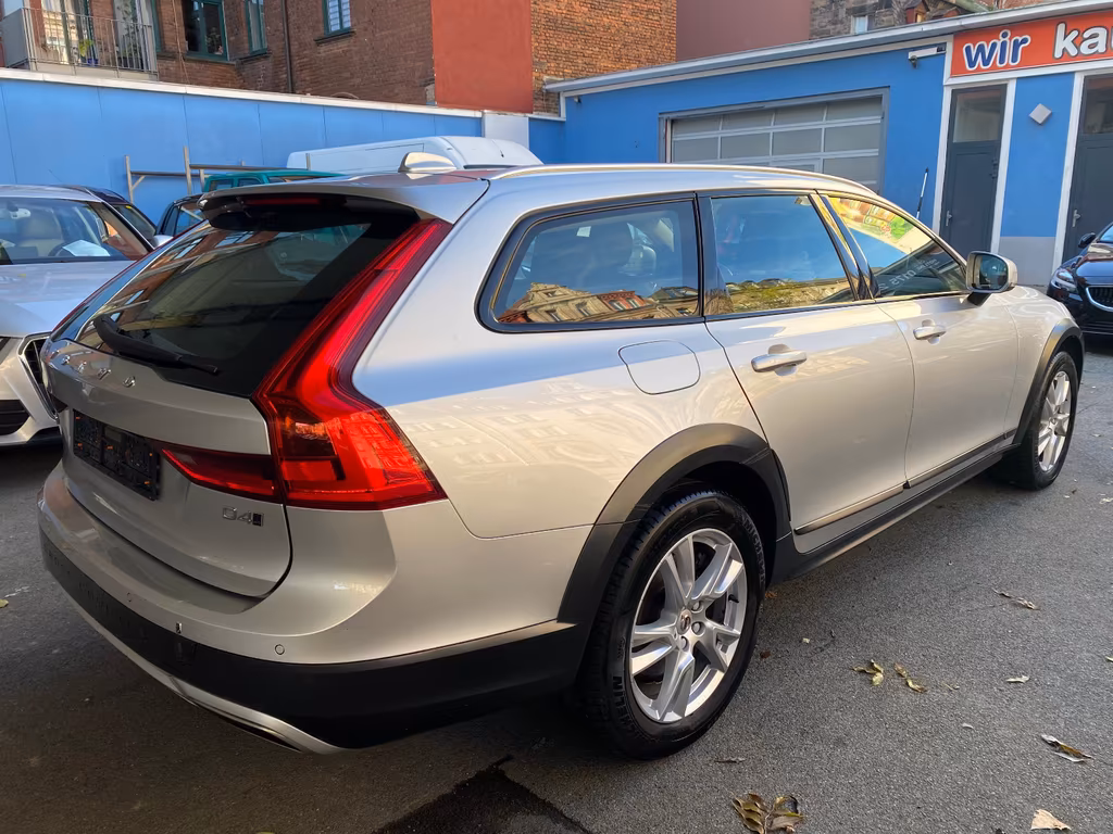 Volvo V90 Cross Country