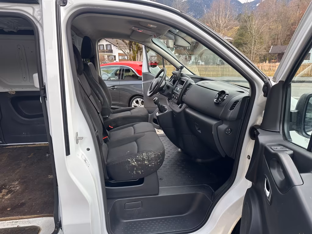 Nissan NV300