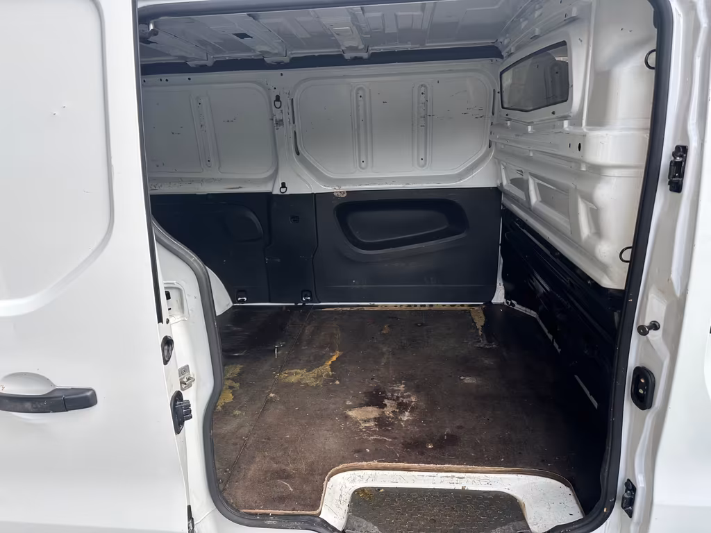 Nissan NV300