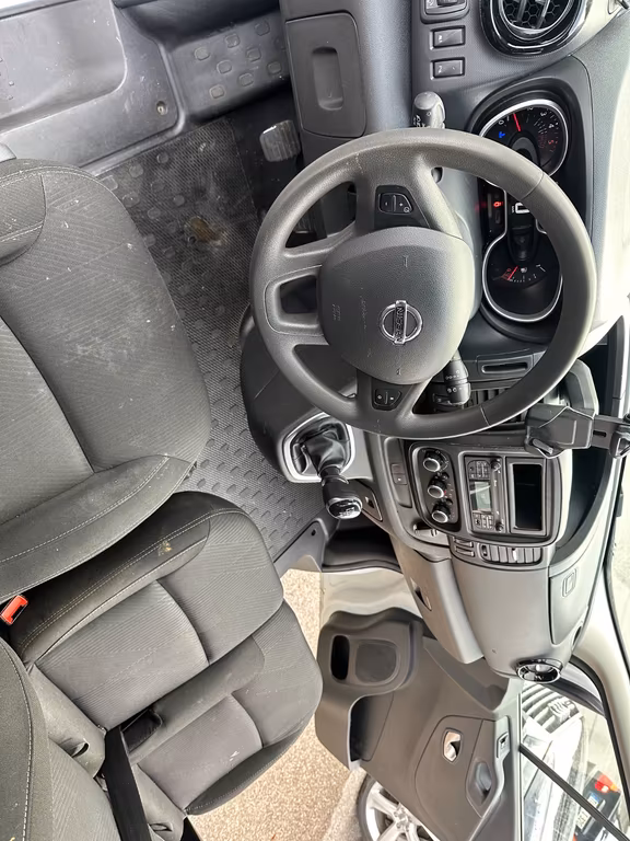 Nissan NV300